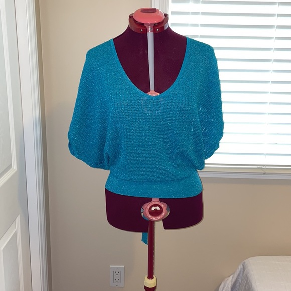 Gorgeous, unique CK top sz M - Picture 3 of 10